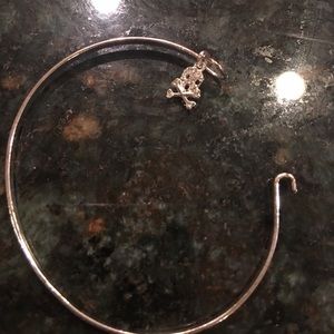 Skull dangle bracelet.