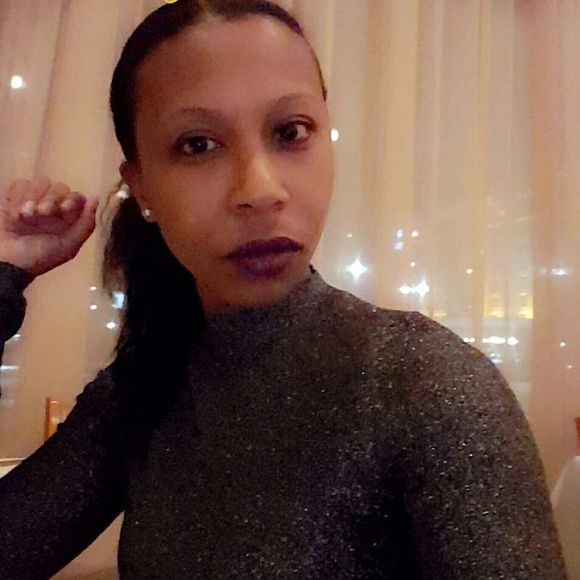 Meet your Posher, Angela - Picture 2 of 2