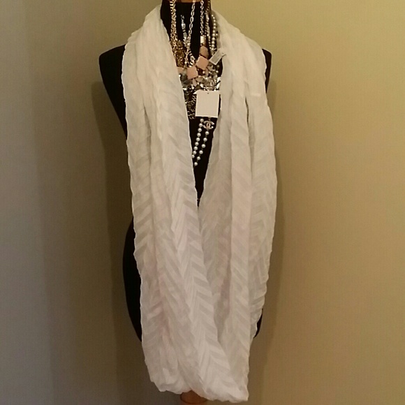 NWT infinity scarf - Picture 2 of 4