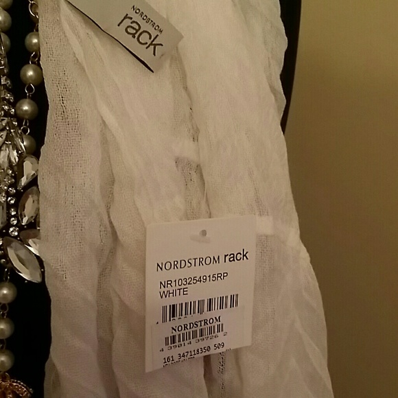 NWT infinity scarf - Picture 3 of 4