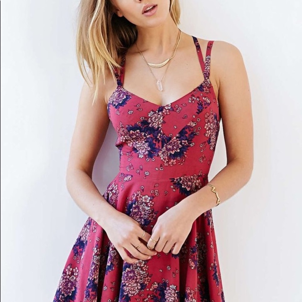 ✨SOLD✨ Kimchi Blue Scarlett Fit + Flare Dress - Picture 2 of 3