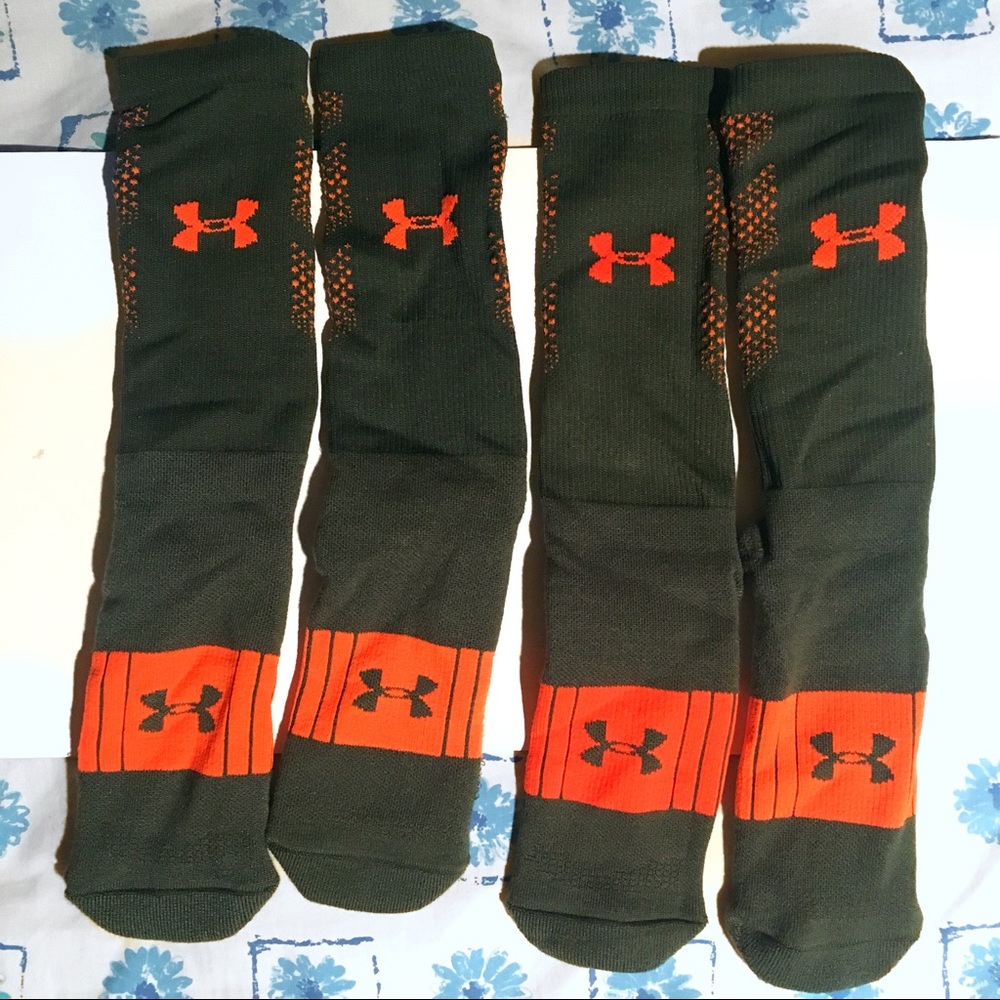NWOT Under Armour Active Socks (2 Pairs)