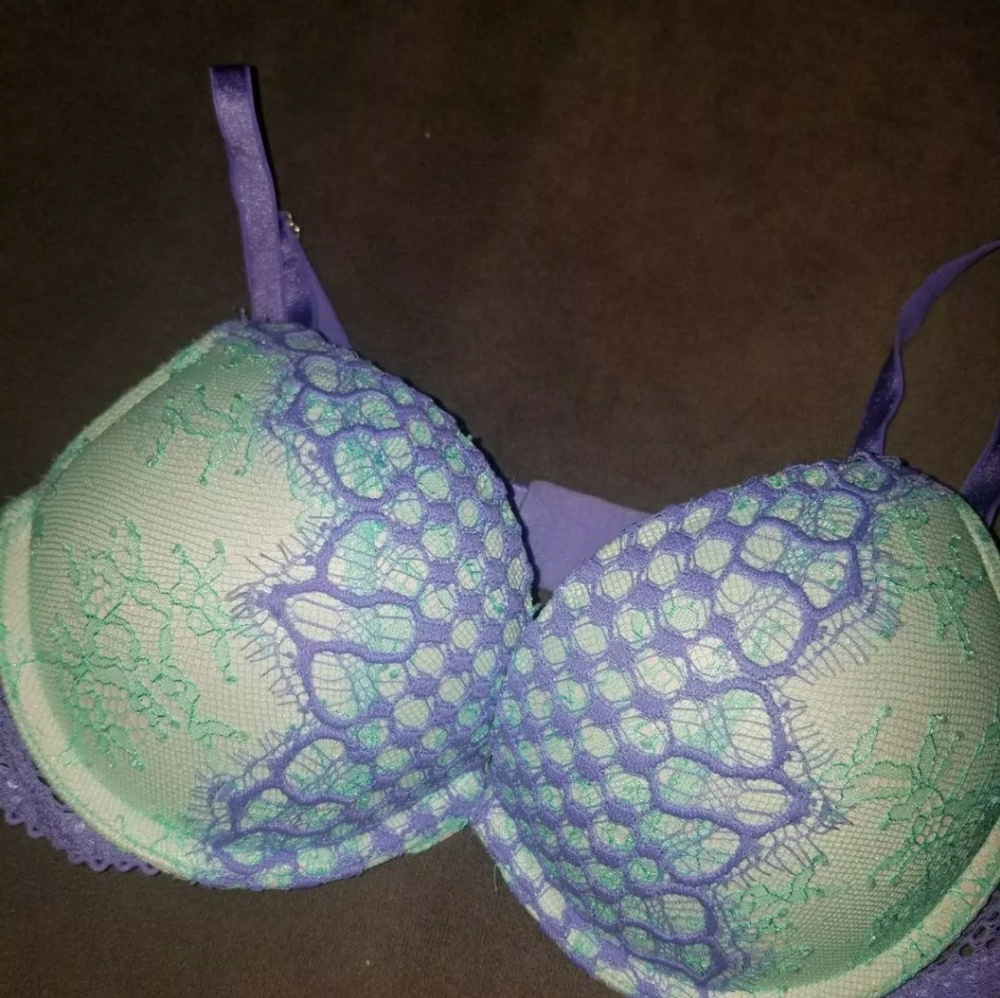 34A Victoria secret bra bombshell