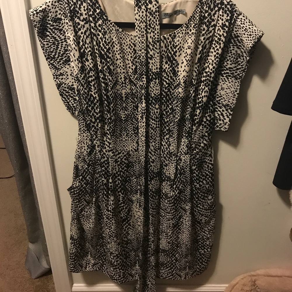 Animal print knee length dress with pockets