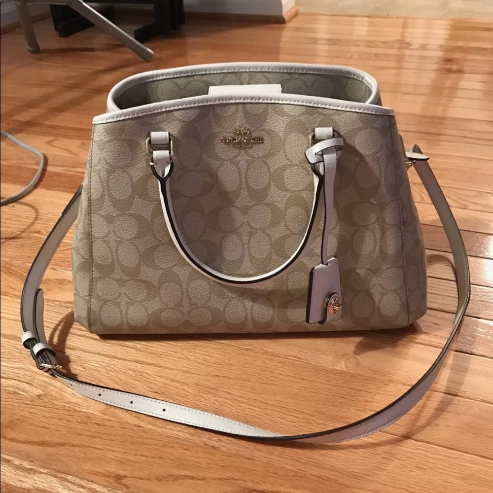 Price is firm! EUC Authentic Coach Purse
