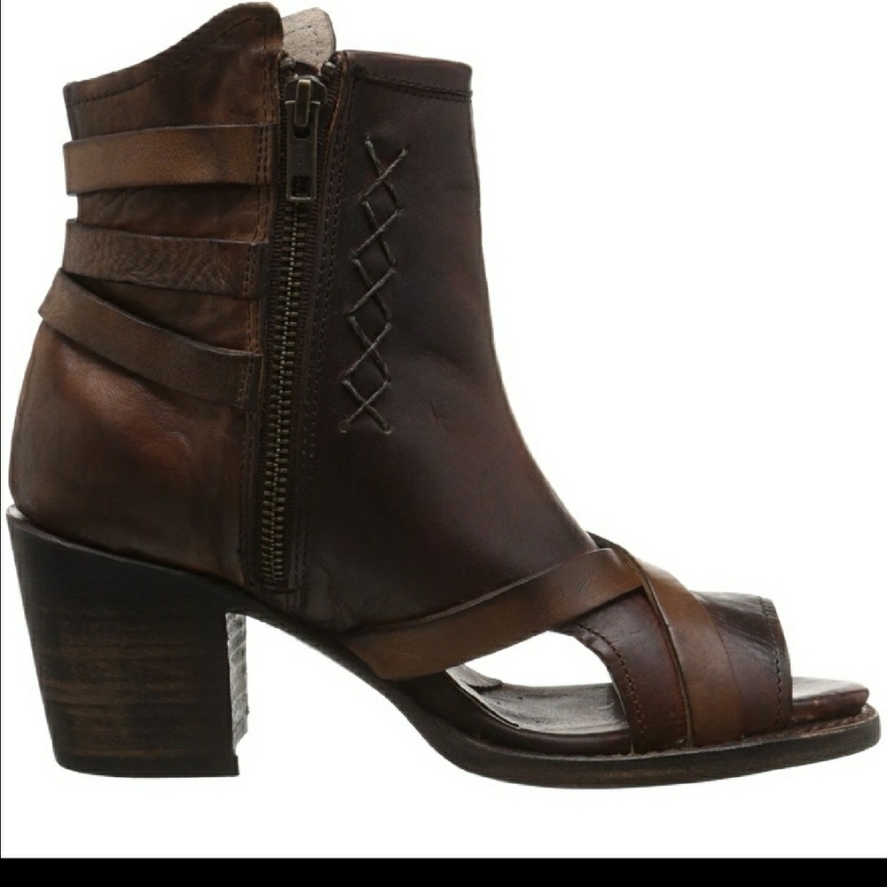 RARE Freebird PERU sandals