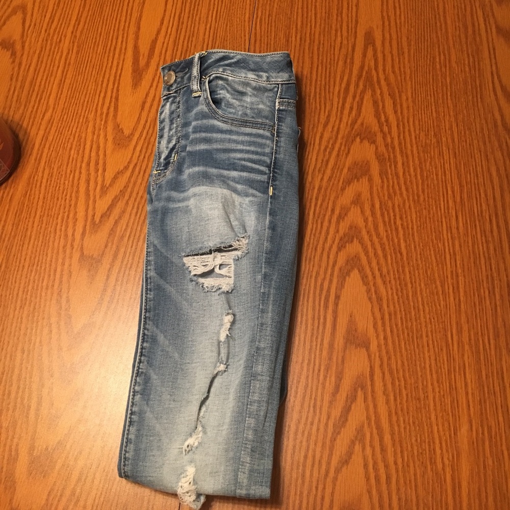 AMERICAN EAGLE JEANS
