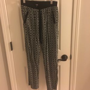 Black and white patterned, narrow leg pants