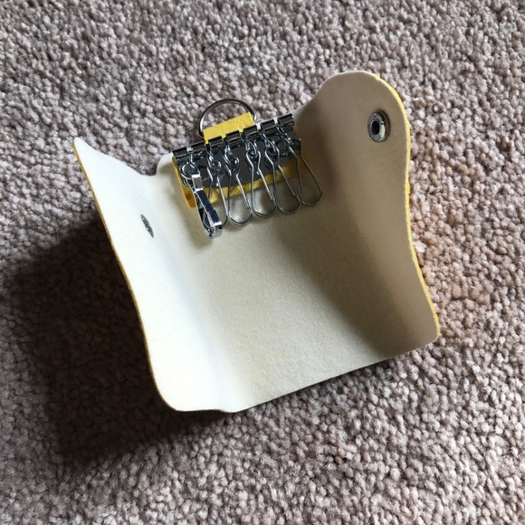 Key Chain Yellow 6 Keys Holder Synthetic Leather - Picture 6 of 8