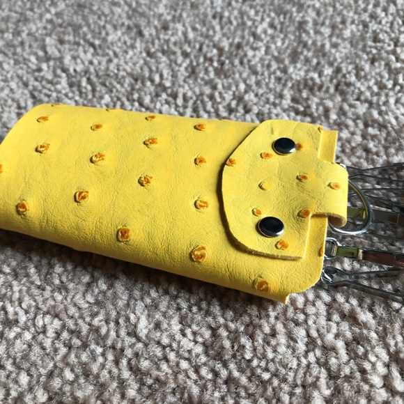 Key Chain Yellow 6 Keys Holder Synthetic Leather - Picture 2 of 8