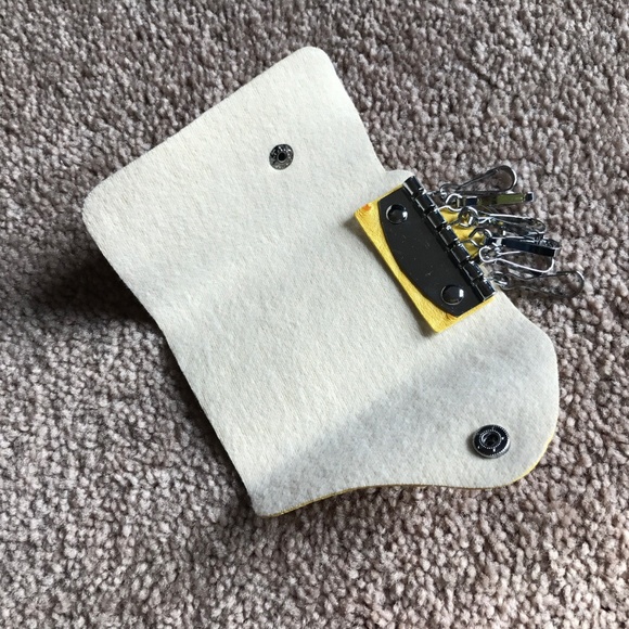 Key Chain Yellow 6 Keys Holder Synthetic Leather - Picture 8 of 8