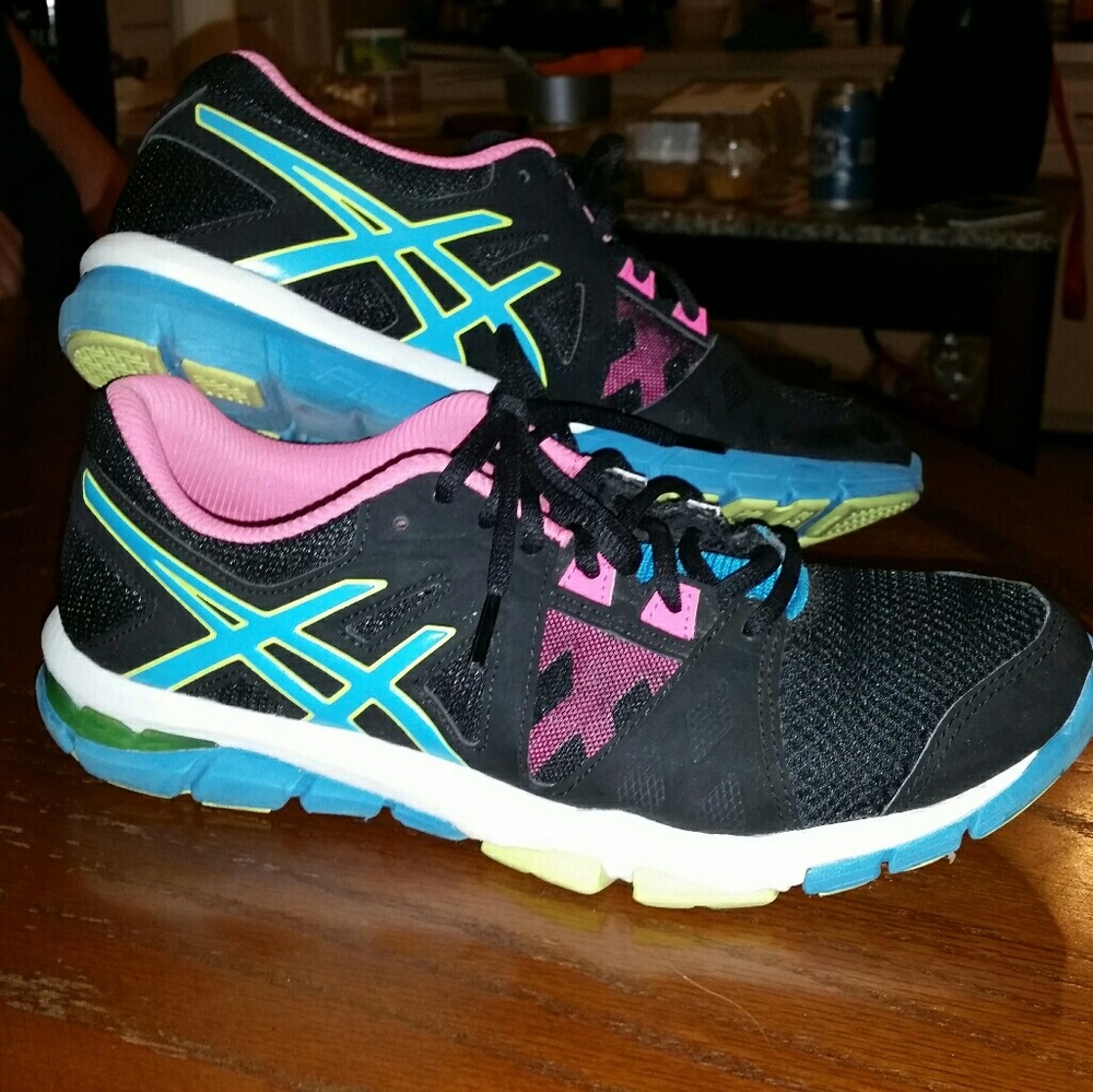 BRAND NEW Asics