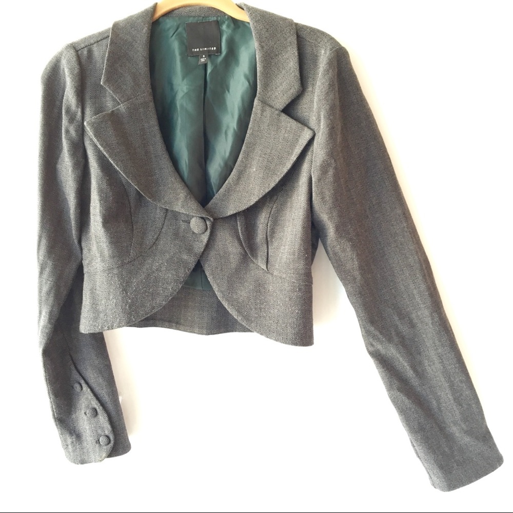 Fashionable cropped herringbone wool jacket