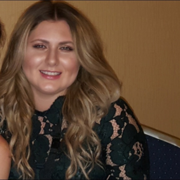 Meet your Posher, Amanda - Picture 2 of 2