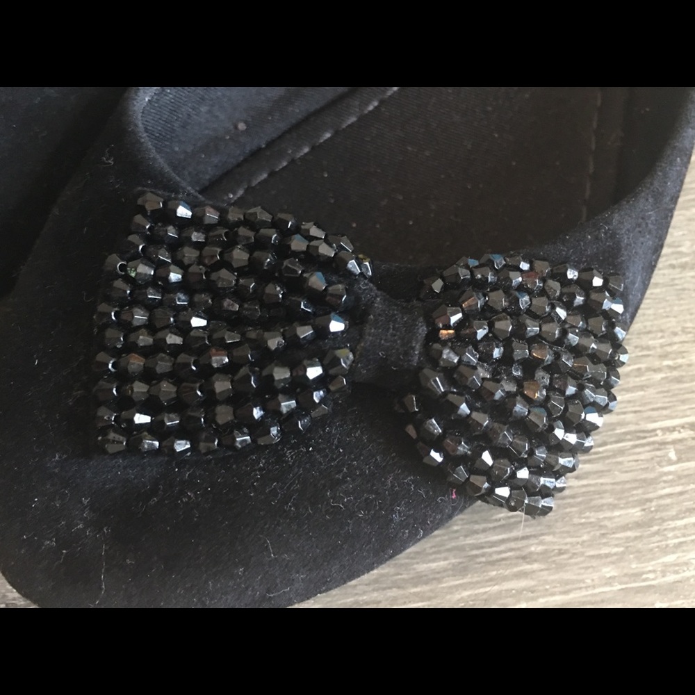 Black flats with cute beaded bow! - Picture 2 of 3