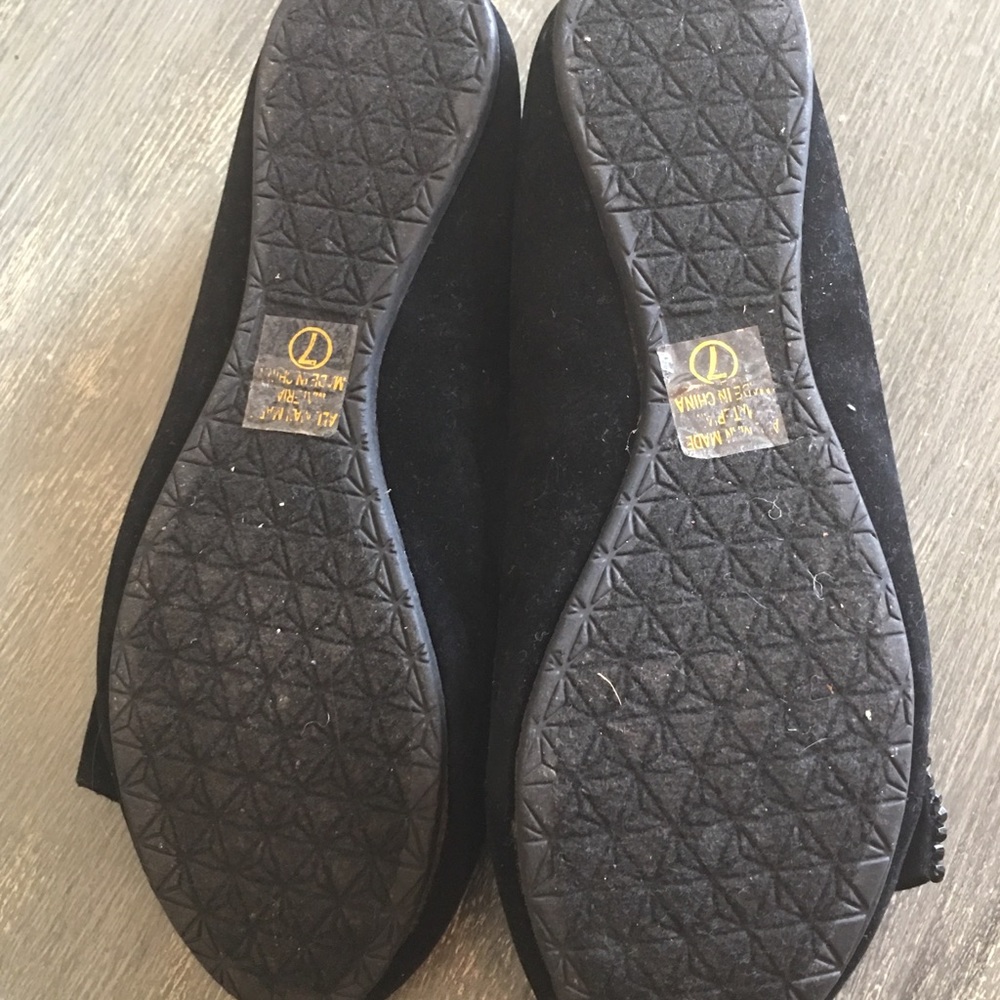 Black flats with cute beaded bow! - Picture 3 of 3