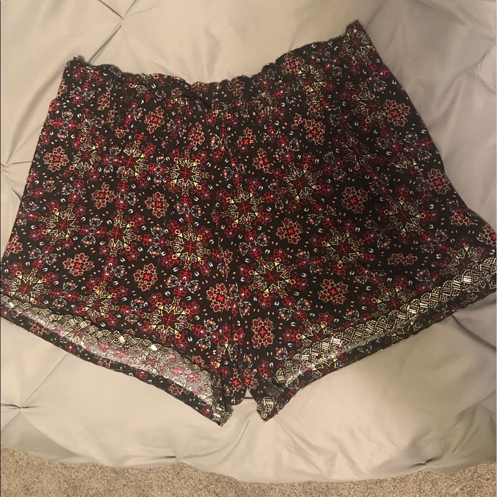 Patterned Shorts - Picture 2 of 4