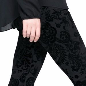Zara pants with velvet details size XS