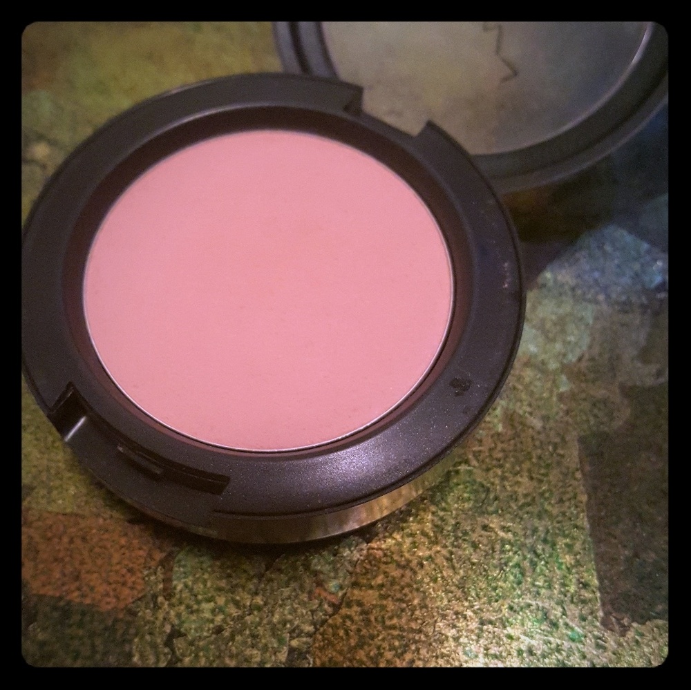 MAC Blush in "Pinch o' Peach" - Open to Trade!