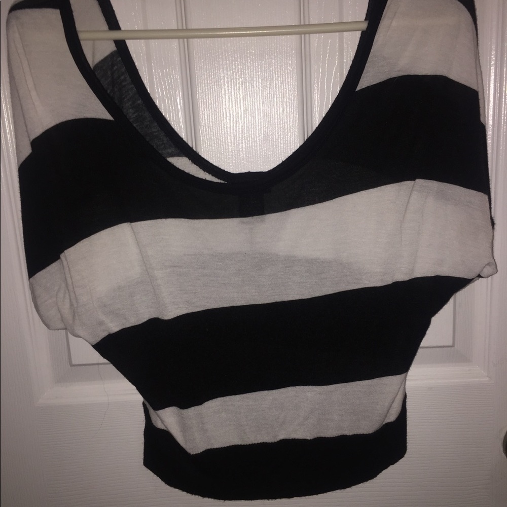 t shirt / crop top