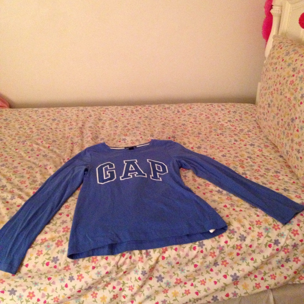 I'm selling a GAP Lon sleeve shirt. In a size XL.