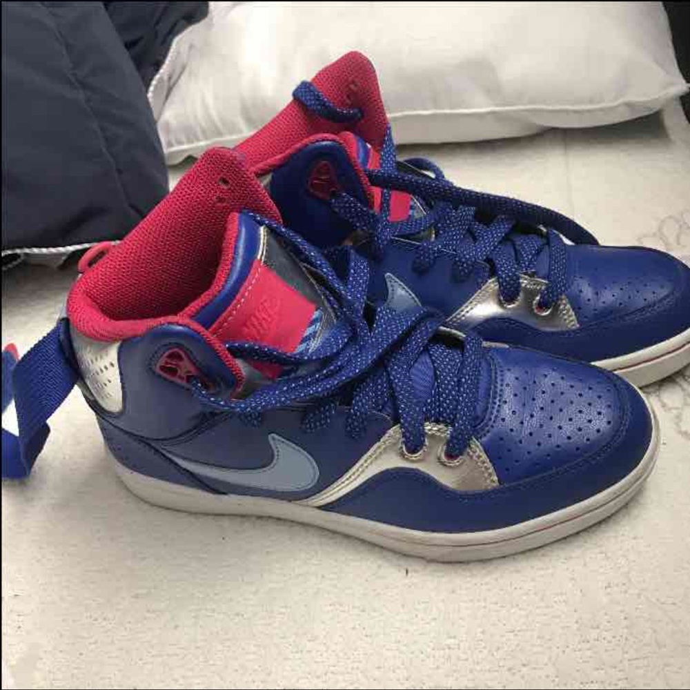 Nike 7.5 High Top Sneakers