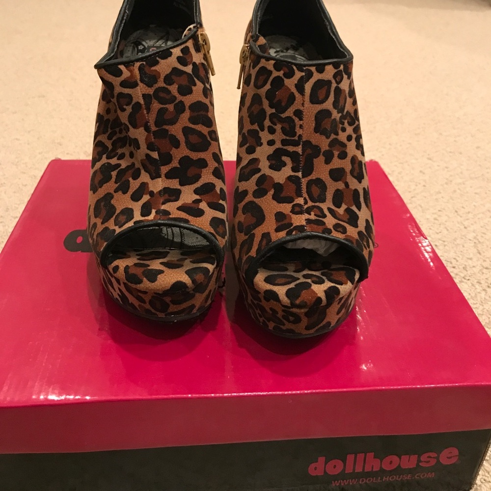 Dollhouse leopard wedges