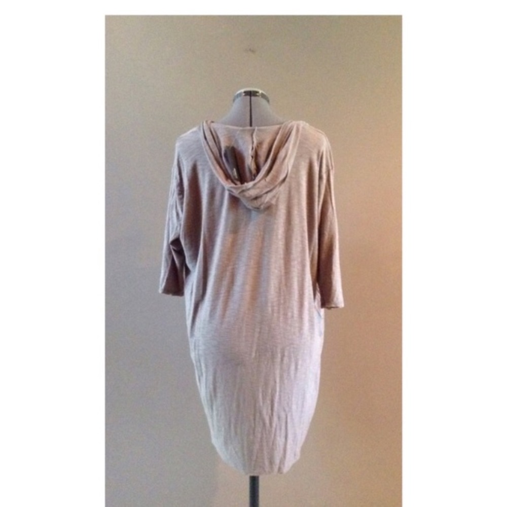 Sweatshirt hoodie. Natural. By Michelle Commune.