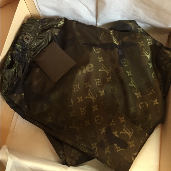 Supreme LV Camo Joggers - Picture 2 of 5