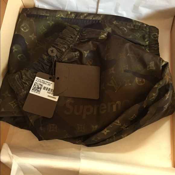 Supreme LV Camo Joggers - Picture 4 of 5