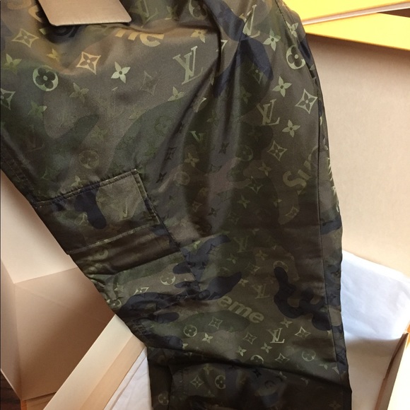 Supreme LV Camo Joggers - Picture 5 of 5