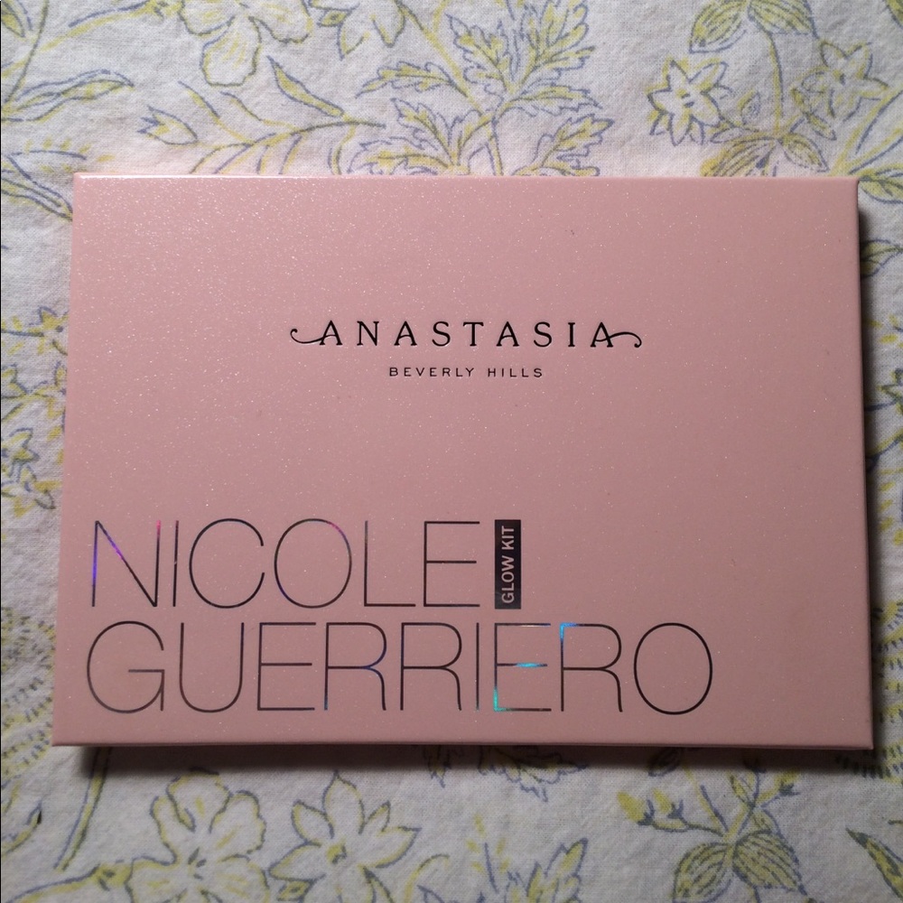 Anastasia Beverly Hills Nicole Glow Kit