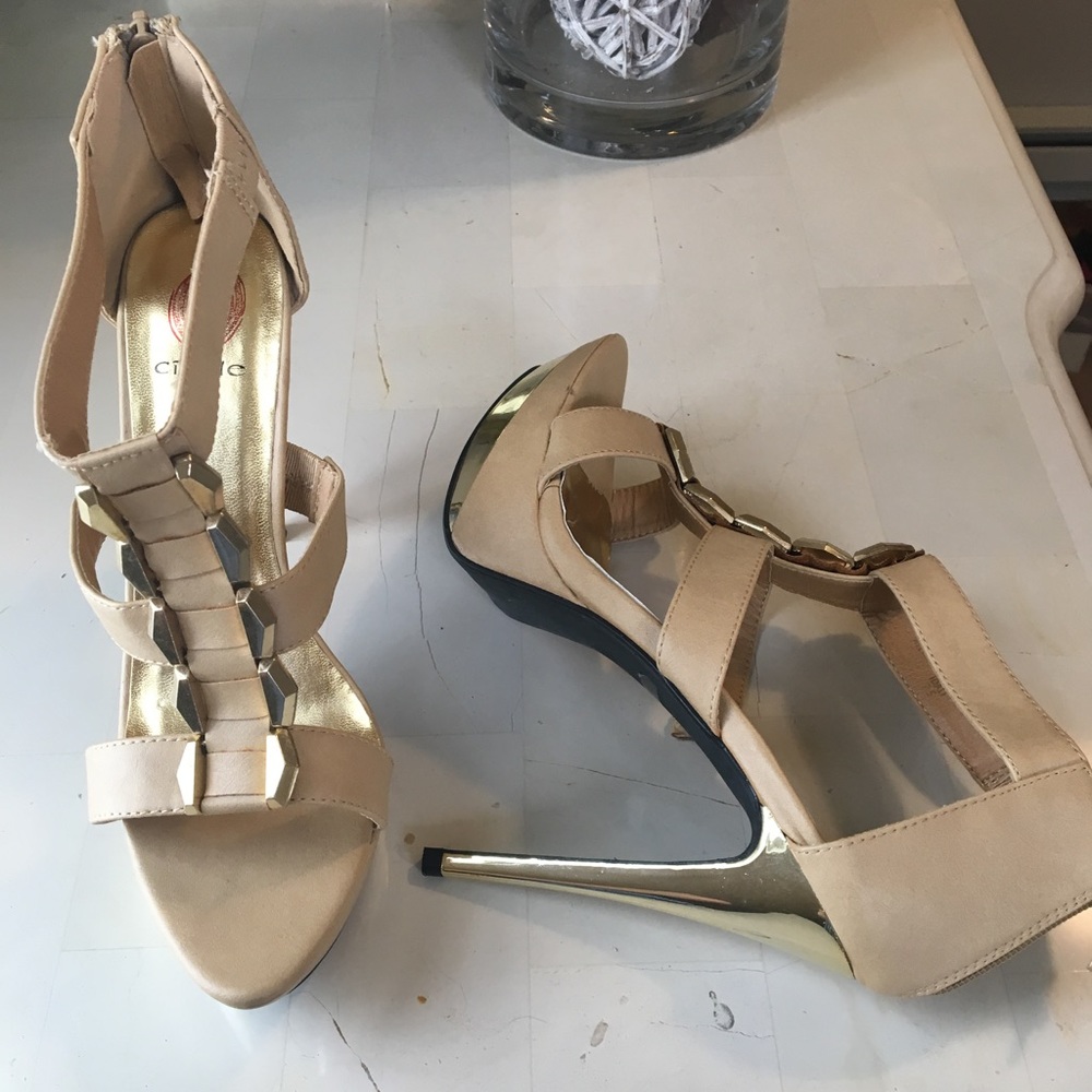 Red Circle Women's Beige Gold Platform Shoes 7.5