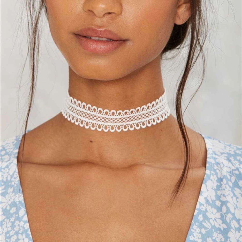 🌺2FOR$10🌺 🐚White Lace Choker🐚
