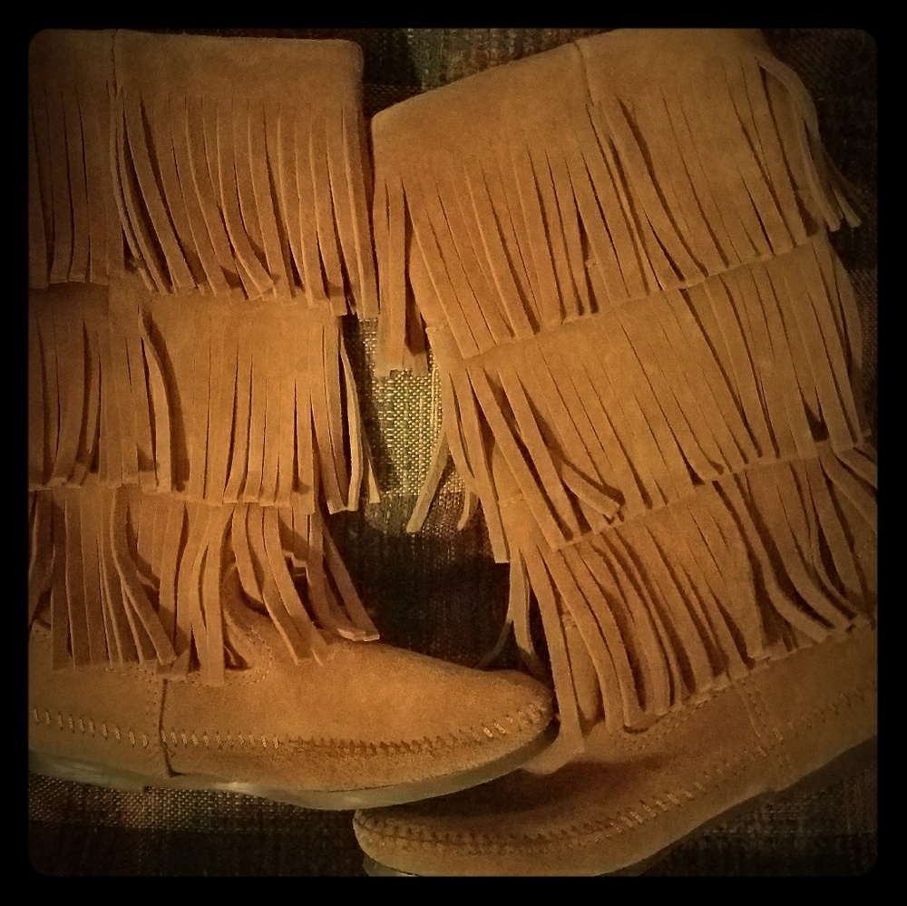 Brand New Authentic Minnetonka Fringe Boots