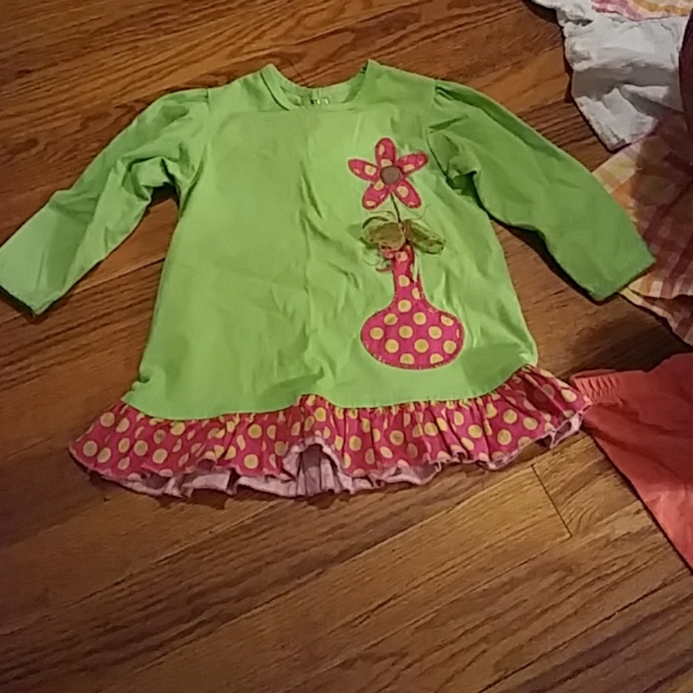 Green and pink flower top