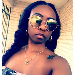 Meet your Posher, Takeisha