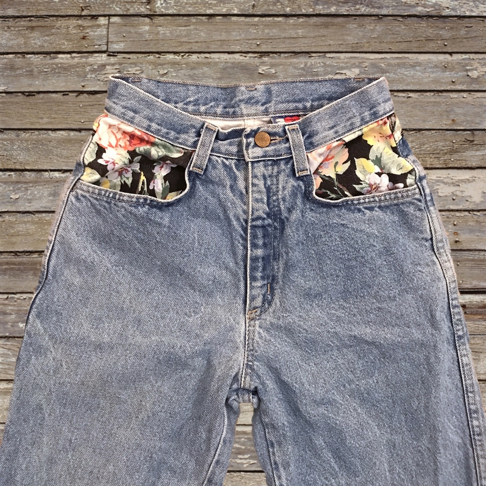 Vintage denim floral jeans! - Picture 1 of 4