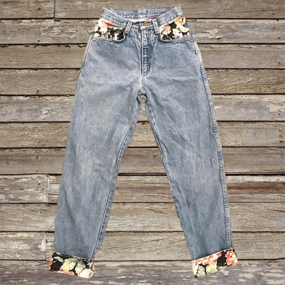 Vintage denim floral jeans! - Picture 2 of 4