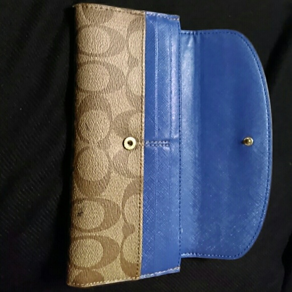 Coach Wallet - Picture 4 of 4