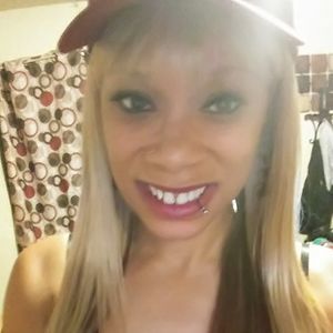 Meet your Posher, Amira