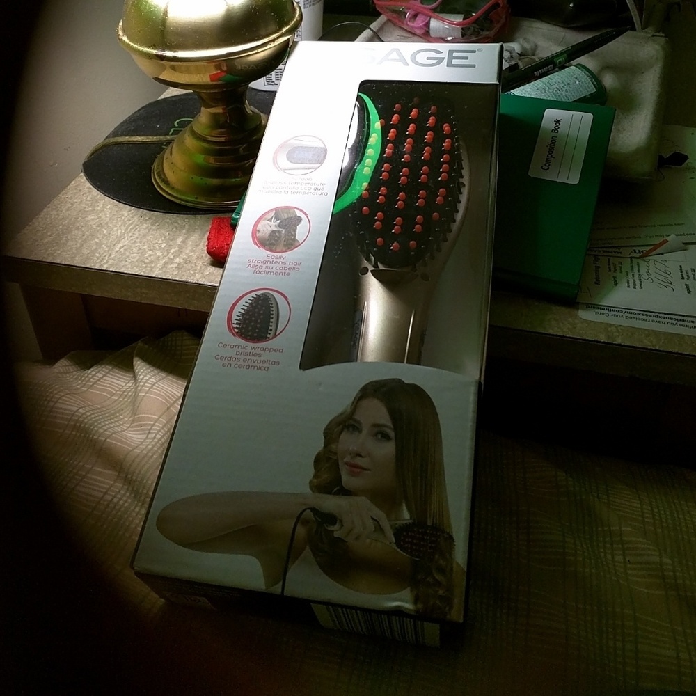 Visage hair straightener brush