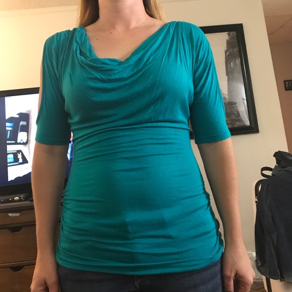 New Mode Green Top w Black Lace - Picture 1 of 2