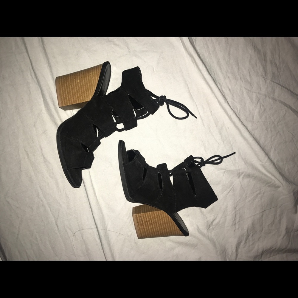 Block heel lace front