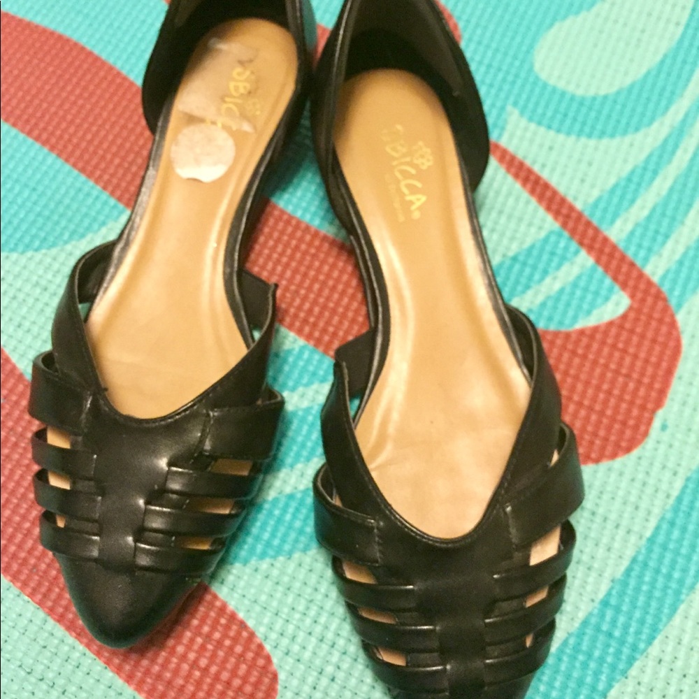 Pointed toe slip-ons