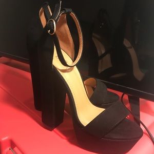 Black Platform Chunky Heel!
