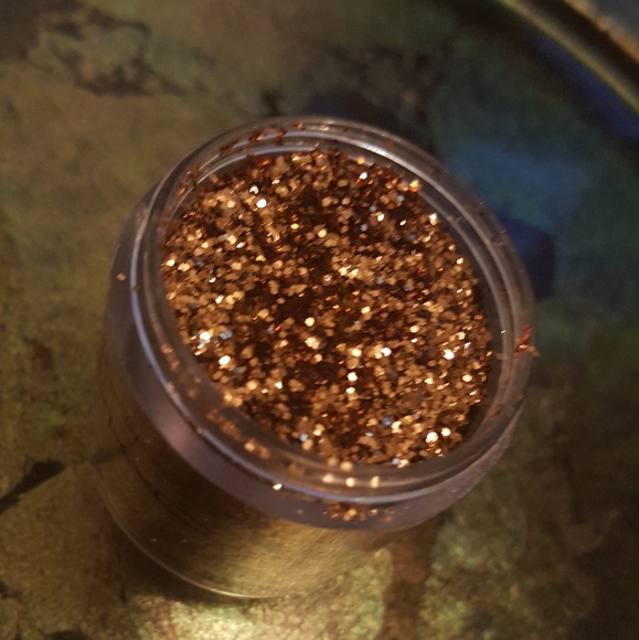 MAC Loose Gold Glitter - Open to Trade! - Picture 2 of 7