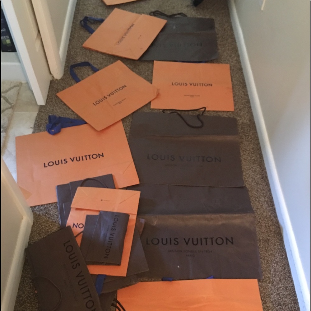 HUGE LOT OF LV's $475 0ffer?
