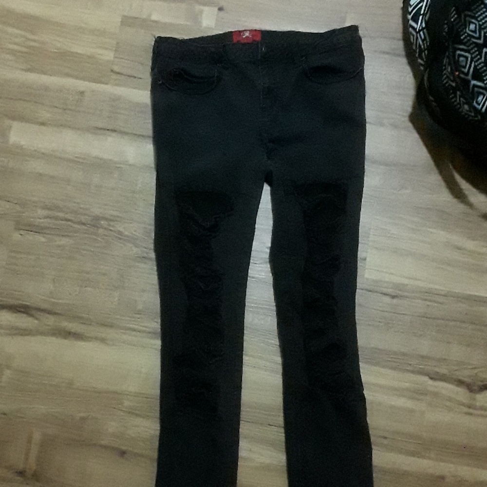 Distressed skinny jeans with mesh