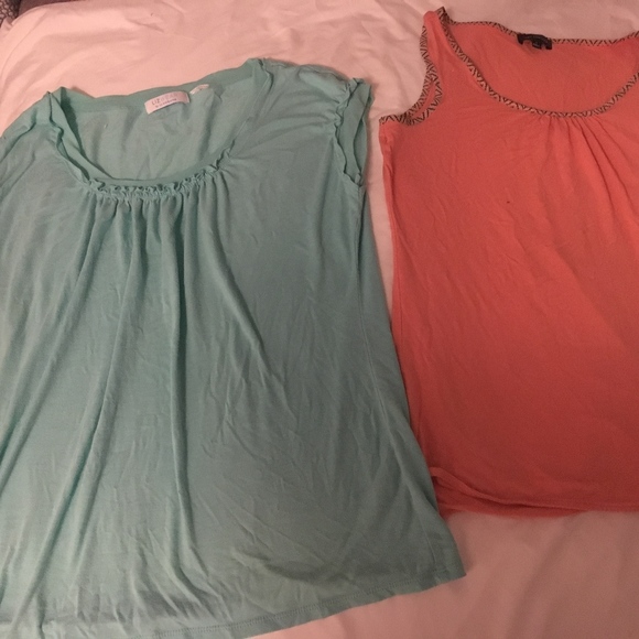 🆓 2 tops. size small - Picture 1 of 3